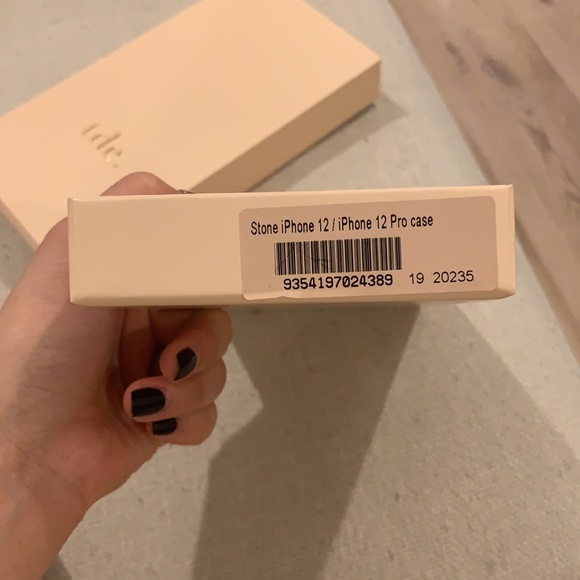 TDE. IPHONE 12 CASE FOR ELLEN - Picture 2 of 7